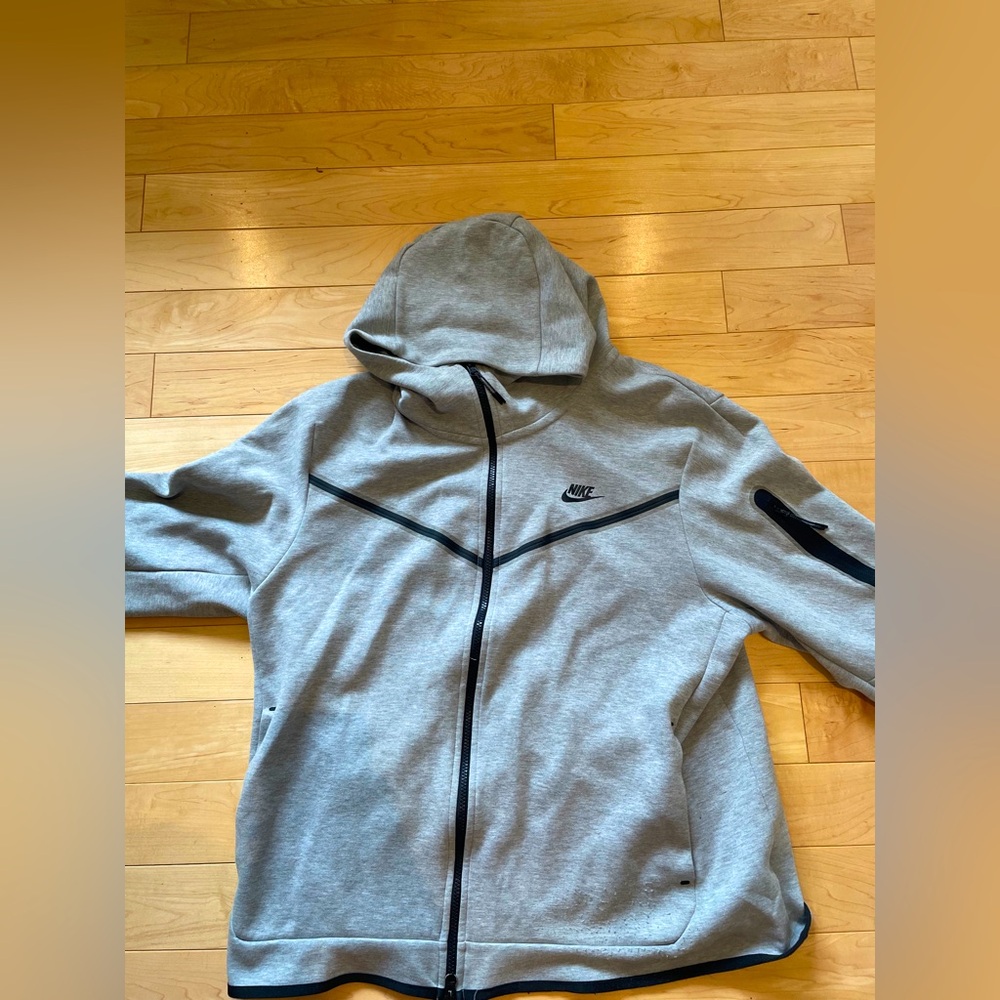Grey Nike Tech Fleece